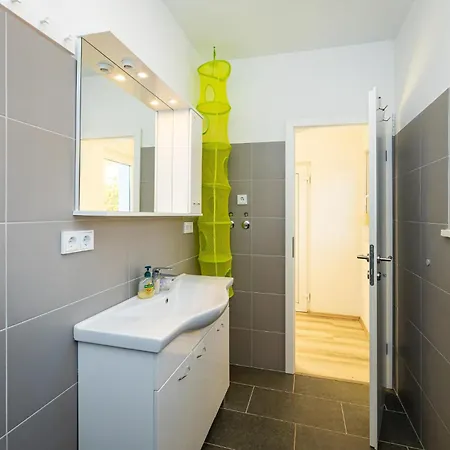아파트 Beautiful Apartment In Gornji Karin 고르니 카린