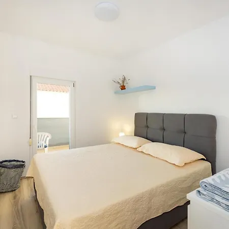 Beautiful Apartment In Gornji Karin 아파트 고르니 카린