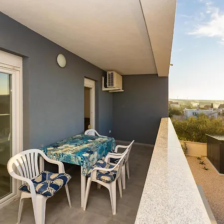 Beautiful Apartment In Gornji Karin *