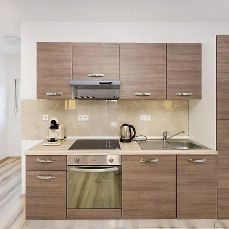 Beautiful Apartment In Gornji Karin 고르니 카린