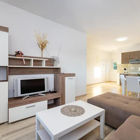 Beautiful Apartment In Gornji Karin